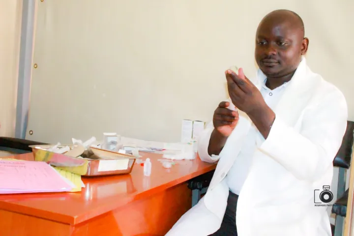 A MED25 nurse preparing medication at the hospital in Mbita